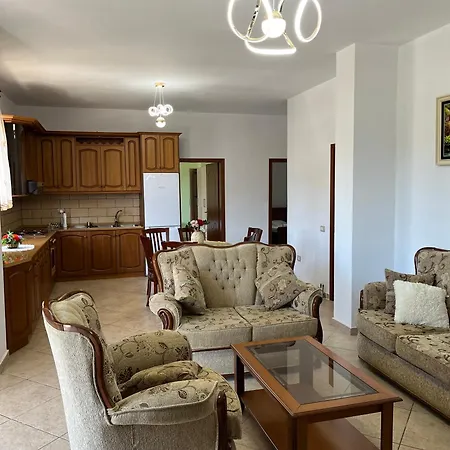 Eneo House Nyaraló